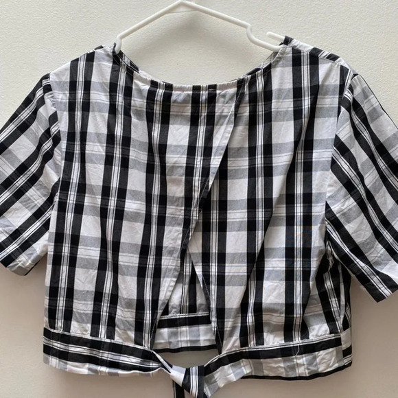 Forever 21 - Cropped Checkered Back Tie Blouse - Picture 4 of 6